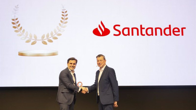 ep el director global de empresas de grupo santander borja oyarzabal recoge el premio qorus al mejor ep el director global de empresas de grupo santander borja oyarzabal recoge el premio qorus al mejor