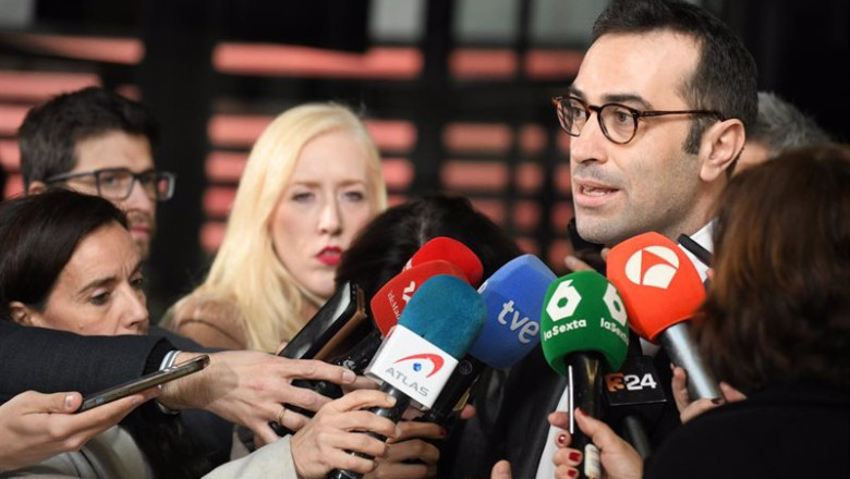 ep el ministro de economia carlos cuerpo ofrece declaraciones a los medios durante el acto del 20 ep el ministro de economia carlos cuerpo ofrece declaraciones a los medios durante el acto del 20