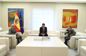 ep el presidente del gobierno pedro sanchez c con los secretarios generales de ugt pepe alvarez d y