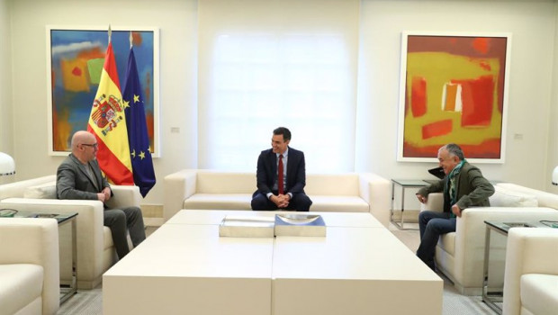 ep el presidente del gobierno pedro sanchez c con los secretarios generales de ugt pepe alvarez d y