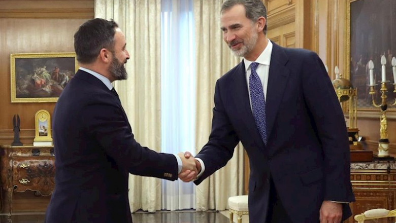 El rey Felipe VI recibe en audiencia al líder de Vox, Santiago Abascal (i), enla ronda de consultas con los representantes de los partidos para decidir si propone un candidato a la investidura | Pool ep el rey felipe vi recibe en audiencia al lider de vox santiago abascal i enla ronda de consultas