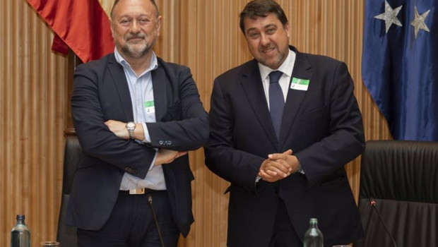 ep el vicepresidente de la cnmc angel garcia castillejo y el presidente de sedigas joan batalla