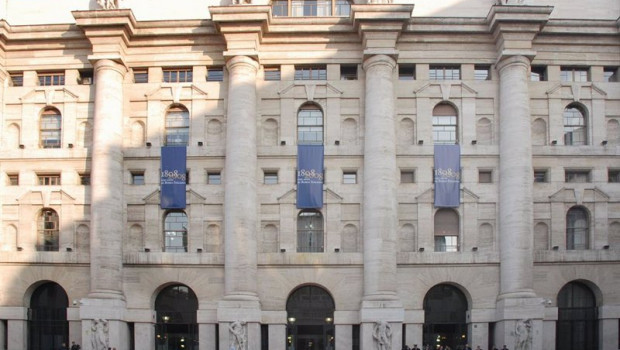 ep foto de archivo del edificio de la bolsa de milan en milan italia a 20 de abril de 2015 el indice