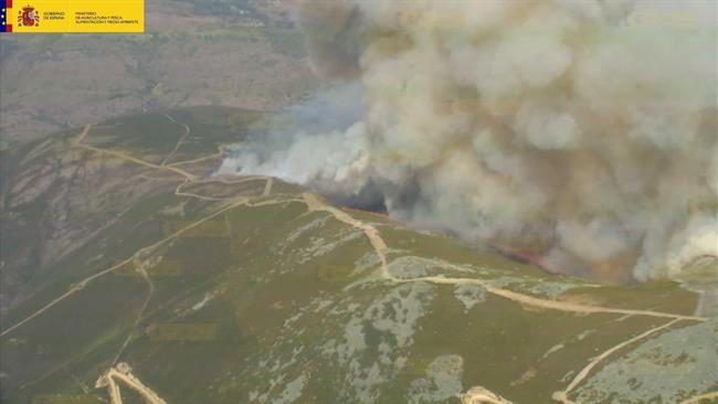 Incendios.- Medio Ambiente envía 10 medios aéreos al incendio forestal declarado | MEDIO AMBIENTE ep incendios- medio ambiente envia 10 medios aereosincendio forestal declarado