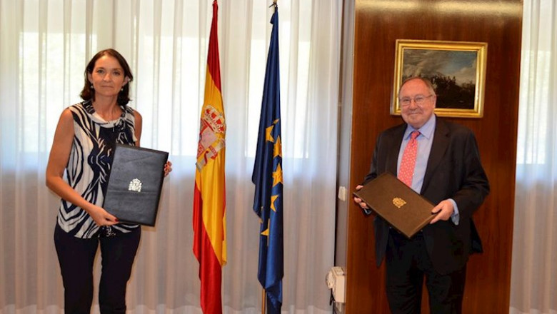 ep la ministra de industria comercio y turismo reyes maroto y el presidente de la camara de comercio
