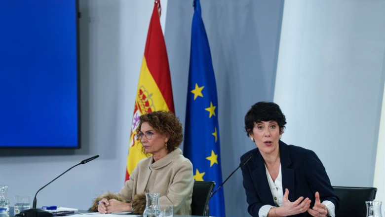 ep la vicepresidenta primera y ministra de hacienda maria jesus montero y la ministra de inclusion
