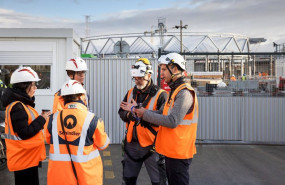 ep las instalaciones de la compania acogen a los 15 alumnos de la primera edicion del programa para