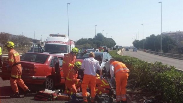 ep los bomberosrescatadolos ocupanteslos coches