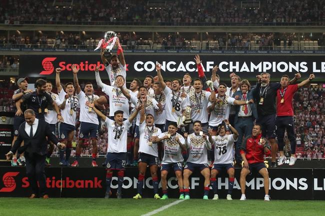 Los jugadoras de las Chivas de Guadalajara celebran la Champions de la CONCACAF | CD GUADALAJARA ep los jugadoraslas chivasguadalajara celebranchampionsla concacaf