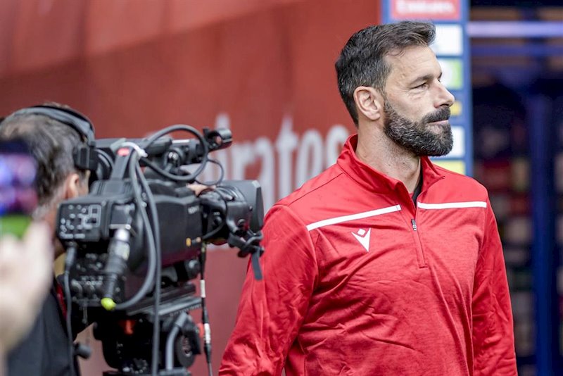 ep ruud van nistelrooy en su etapa como tecnico-asistente