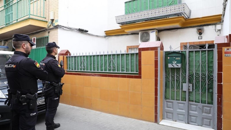 La Policía requisa documentación y equipos informáticos de ...