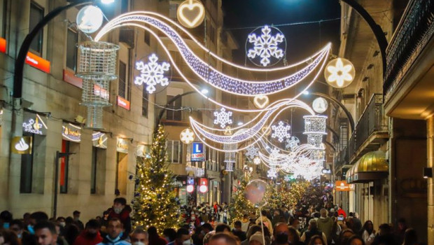 ep varias personas esperan el encendido de las luces navidenas a 20 de noviembre de 2021 en vigo