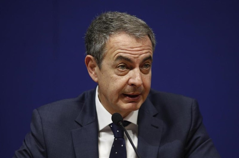 Zapatero defiende su decencia y honradez y niega su influencia para favorecer a Plus Ultra