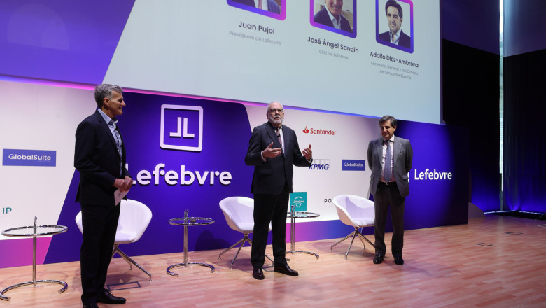 de izq a der jos ngel sandn ceo de lefebvre juan pujol presidente de lefebvre y adolfo daz ambrona secretario general y del consejo de santander espaa 