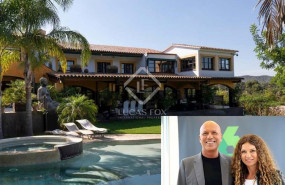 ep alfonso arus y angie cardenas con su casa de san pere al fondo que han puesto a la venta