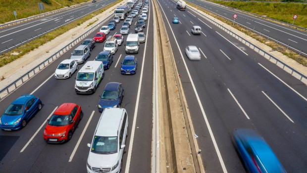 ep archivo   atascos producido por el vuelco de un camion que transporta propano y que ha provocado