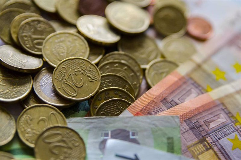 El euro amplía su máximo de un mes contra el dólar entre la inflación y la guerra