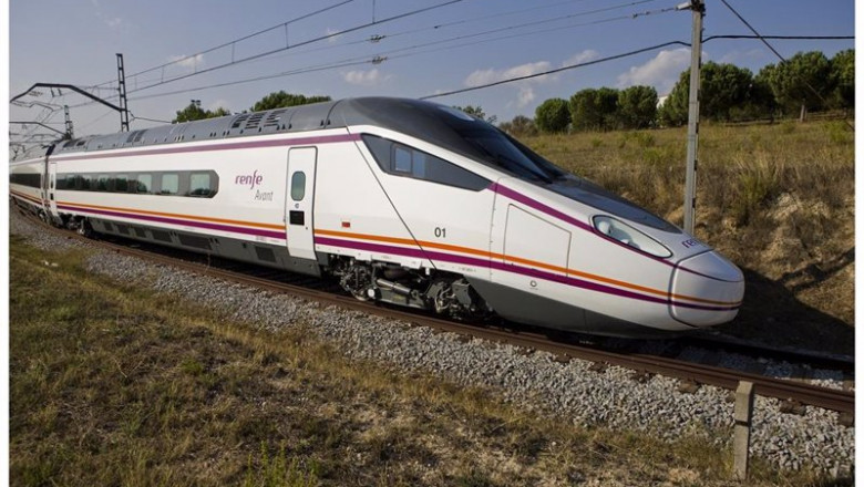 Archivo - Imagen de archivo de un tren Avant | RENFE - Archivo ep archivo imagen de archivo de un tren avant