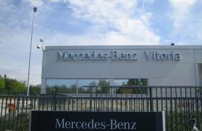 ep archivo   la planta de mercedes benz en vitoria