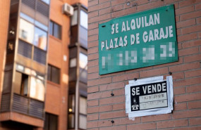 ep archivo   un cartel de alquiler de plazas de garaje