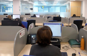 ep archivo   una teleoperadora trabajando