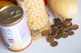 ep archivo   varios productos con dinero en efectivo
