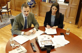 ep don felipe y dona letizia en el transcurso de la videoconferencia con banco de alimentos