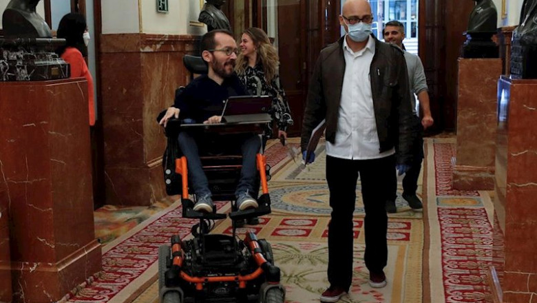 El portavoz de Unidas Podemos en el Congreso, Pablo Echenique, a su llegada al pleno del Congreso | Pool ep el portavoz de unidas podemos en el congreso pablo echenique a su llegada al pleno del congreso