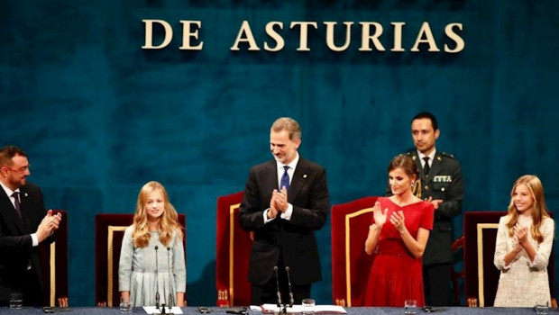 ep el presidente del principado adrian barbon el rey felipe vi la reina letizia y la infanta sofia