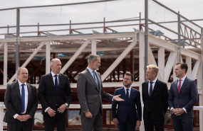 ep el rey y el presidente catalan pere aragons visitan las obras de la nueva planta de seat en