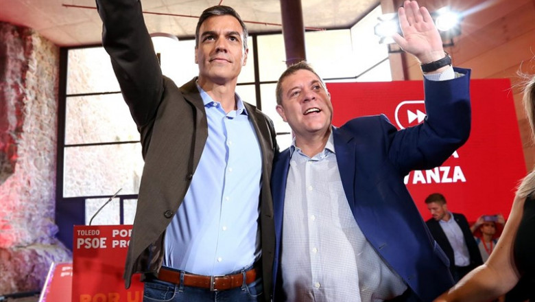 El secretario general del PSOE y el presidente de C-LM, Emiliano García-Page, en el Consejo Municipal del PSOE, en Toledo. | DAVID HUFRA ep el secretario general del psoe y el presidente de c-lm emiliano garcia-page en el consejo