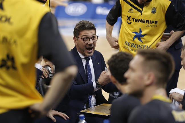 El entrenador del Iberostar Tenerife, Fotis Katsikaris | ACB MEDIA ep entrenadoriberostar tenerife fotis katsikaris