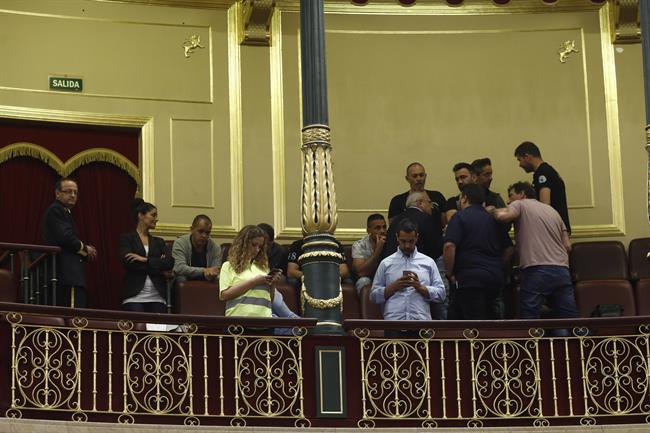 Estibadores durante el debate del decreto en el Congreso | EUROPA PRESS ep estibadores durantedebatedecretocongreso
