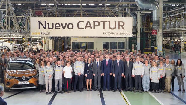 ep foto de familia de la presentacion captur el nuevo modelo de automovil que ha lanzado al mercado