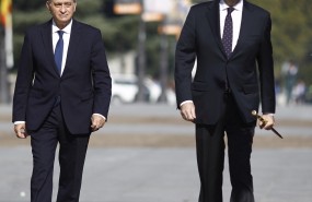 ep jorge fernandez diazmariano rajoyla entregala bandera