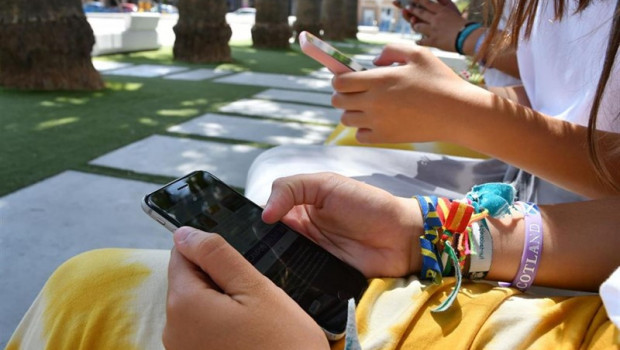 ep jovenes utilizandomovilun parquela localidad sevillana