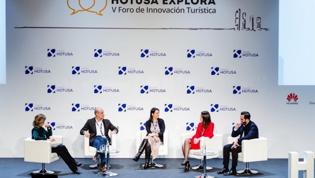 ep la ministra de industria comercio y turismo reyes maroto inaugura la vi edicion del foro hotusa