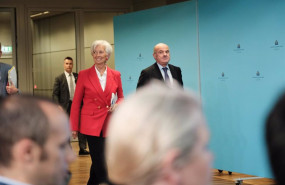 ep la presidenta del banco central europeo christine lagarde y el vicepresidente del bce luis de