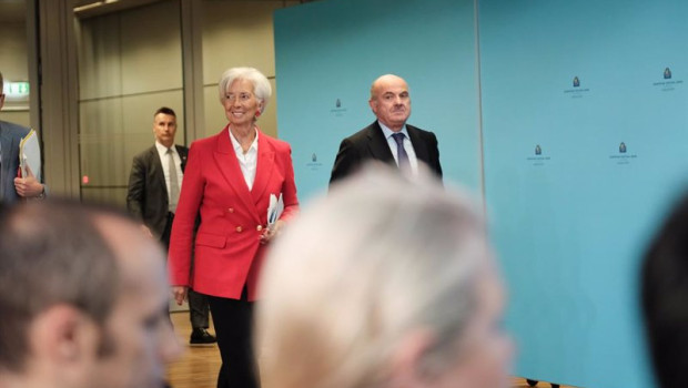 ep la presidenta del banco central europeo christine lagarde y el vicepresidente del bce luis de