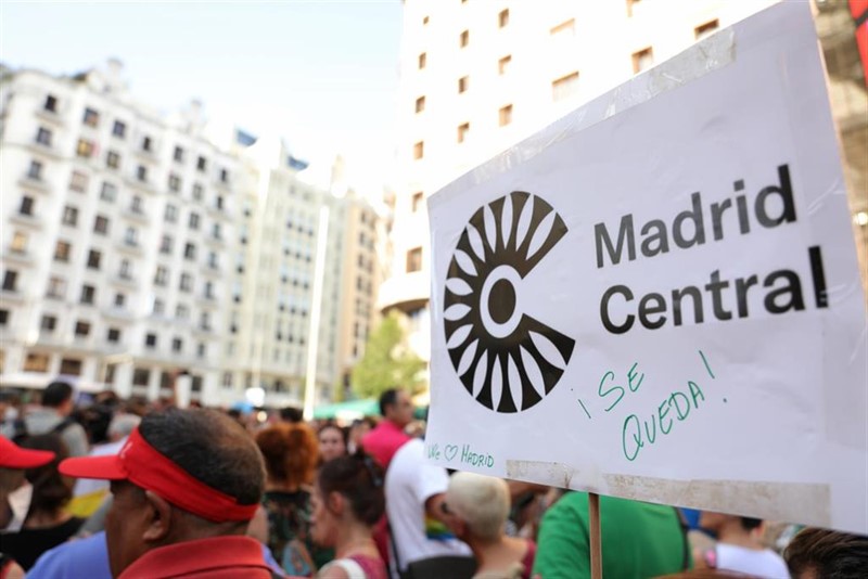 https://img.s3wfg.com/web/img/images_uploaded/e/7/ep_manifestacionfavormadrid_centralmadrid_archivo.jpg