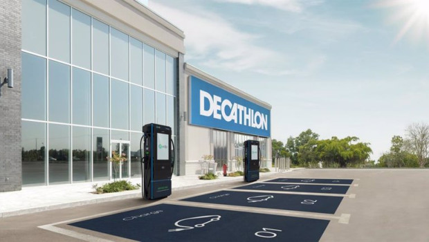 ep puntos de recarga de edp en un establecimiento de decathlon