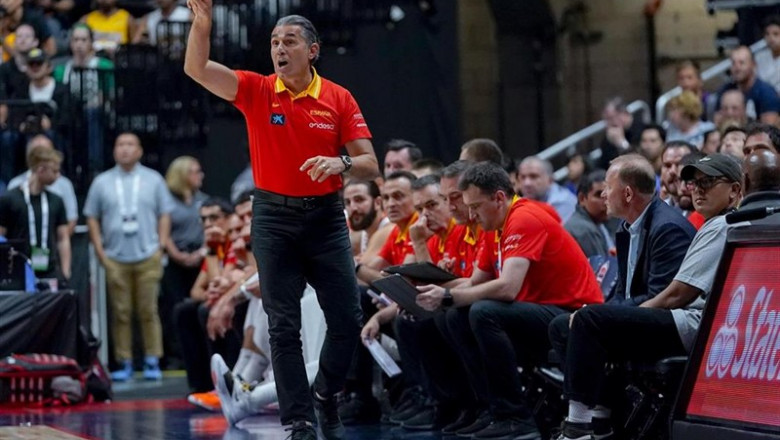 Sergio Scariolo da instrucciones durante el amistoso de la selección española con los Estados Unidos en Anaheim | @NPHOTO-ALBERTO NEVADO/FEB ep sergio scariolo da instrucciones duranteamistosola seleccion espanolalos estados unidosanaheim