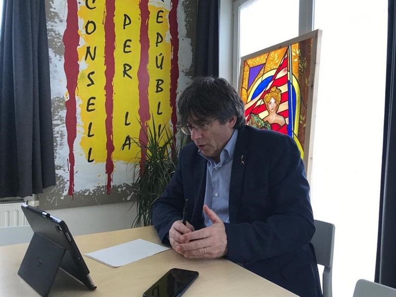 Puigdemont y los eurodiputados, citados ante la JEC para acatar la Constitución