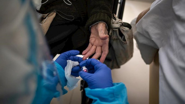 ep test de diagnostico de coronavirus a un usuario de residencia archivo ep test de diagnostico de coronavirus a un usuario de residencia archivo