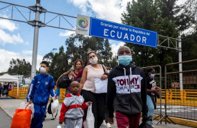 ep una familia cruza la frontera de colombia con ecuador