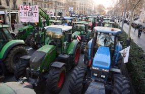 ep varios tractores de agricultores durante una manifestacion en la segunda jornada de protestas a 7