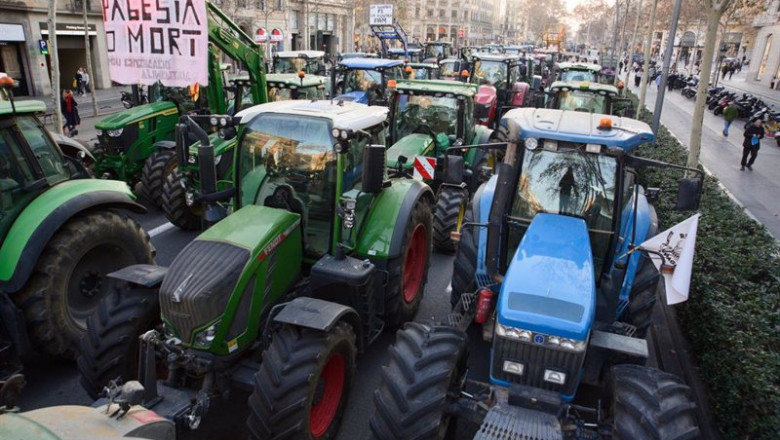 ep varios tractores de agricultores durante una manifestacion en la segunda jornada de protestas a 7 ep varios tractores de agricultores durante una manifestacion en la segunda jornada de protestas a 7