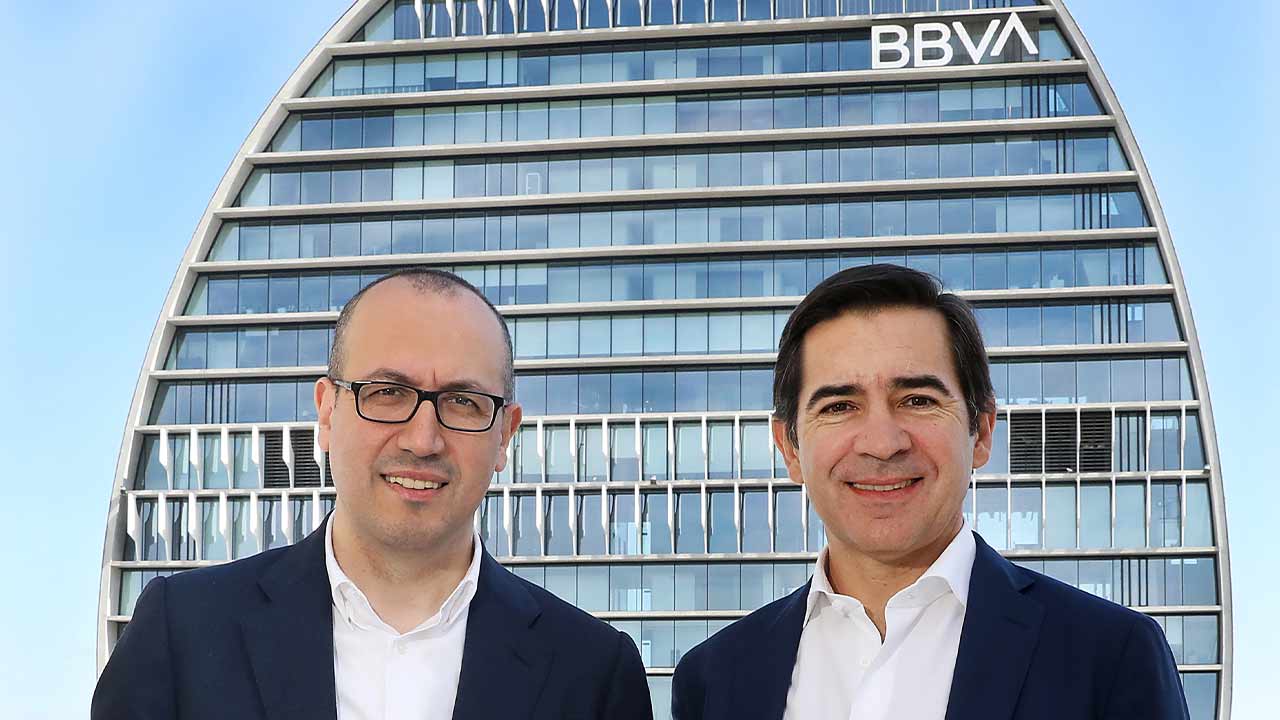 BBVA: Carlos Torres ganó 7,8 millones en 2021 y Onur Genç percibió 6,8 millones