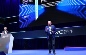 ep archivo   el consejero delegado de gsma john hoffman interviene en la entrega de los premios