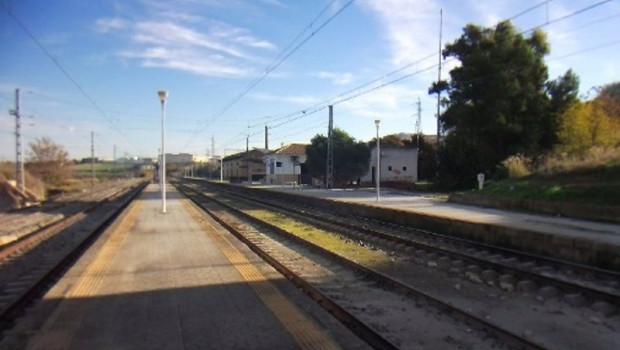 ep archivo   imagen de las vias ferreas al paso por la estacion de aguilar de la frontera en la